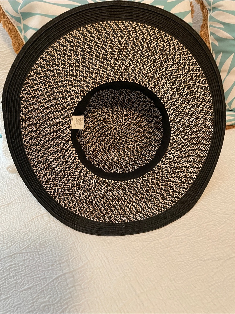 Black & white woven sun hat. Elegant and casual - Picture 3 of 5